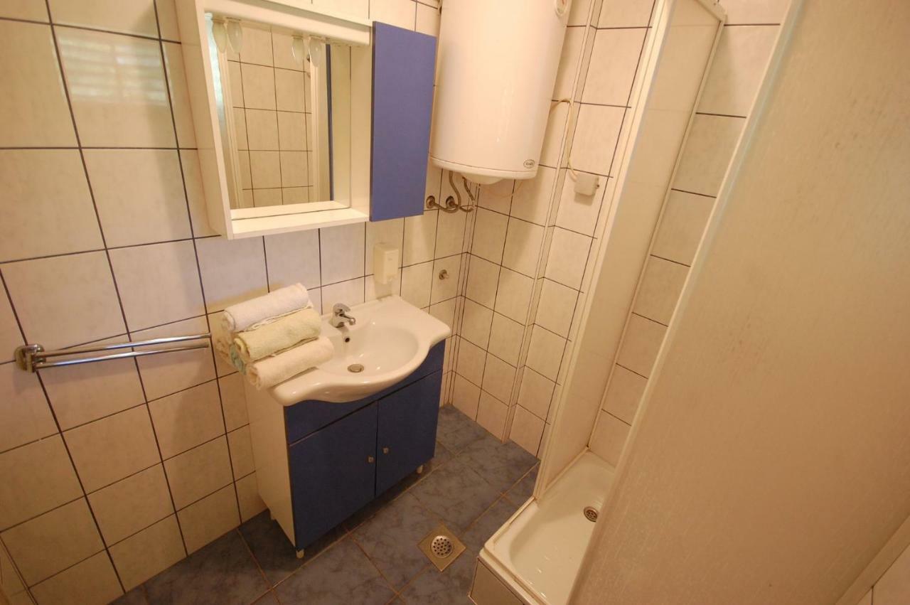 Apartments Juric By El-Pi Tours Нивице Екстериор снимка